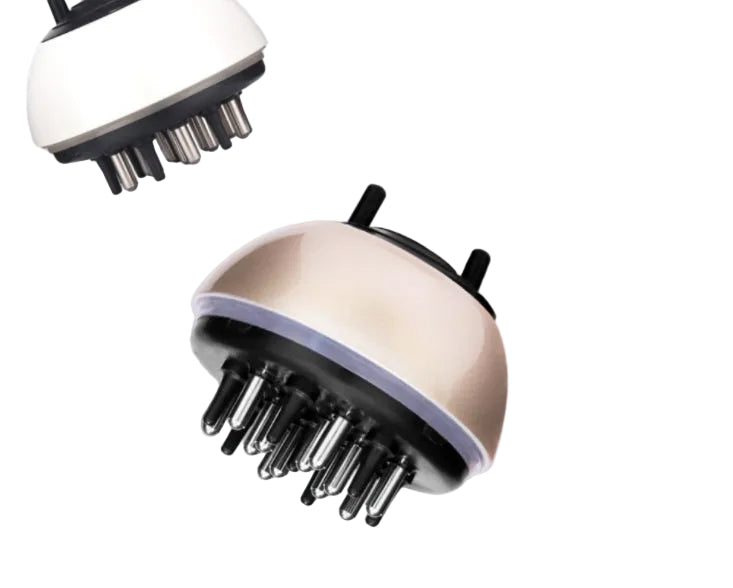 Hair serum applicator comb with built-in liquid reservoir