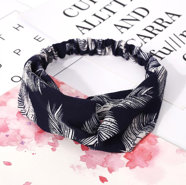 Women’s vintage printed headband with retro-inspired design